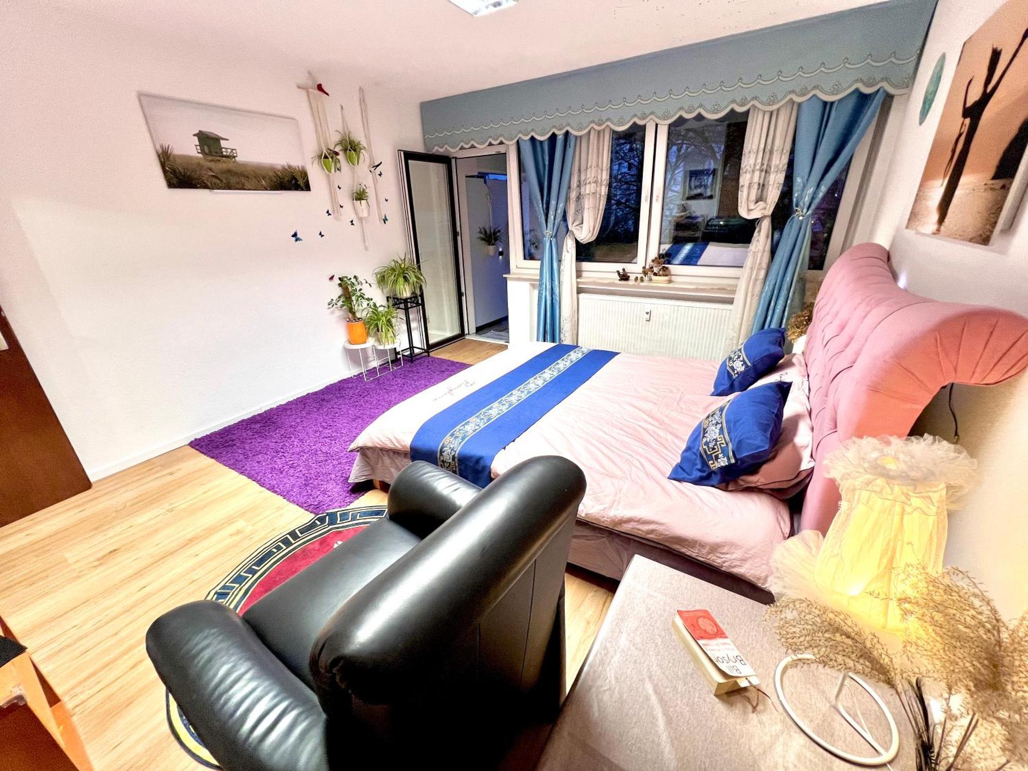 Stylish, Cozy & Quiet Apartment With One And Half Rooms In District 1, Dusseldorf